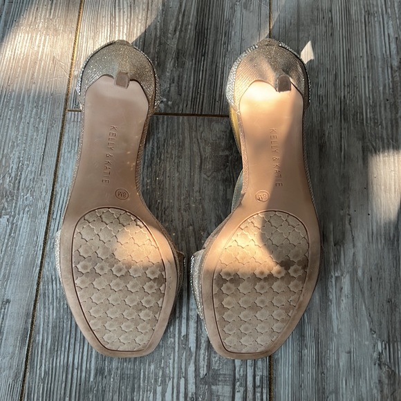 Kelly & Katie Conradd Platform Sandal - Picture 9 of 9